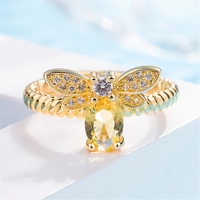 Collier tendance plaqué or avec pendentif abeille et papillon en cuivre, chaîne à maillons et cristaux, idéal pour cadeau, fête ou anniversaire