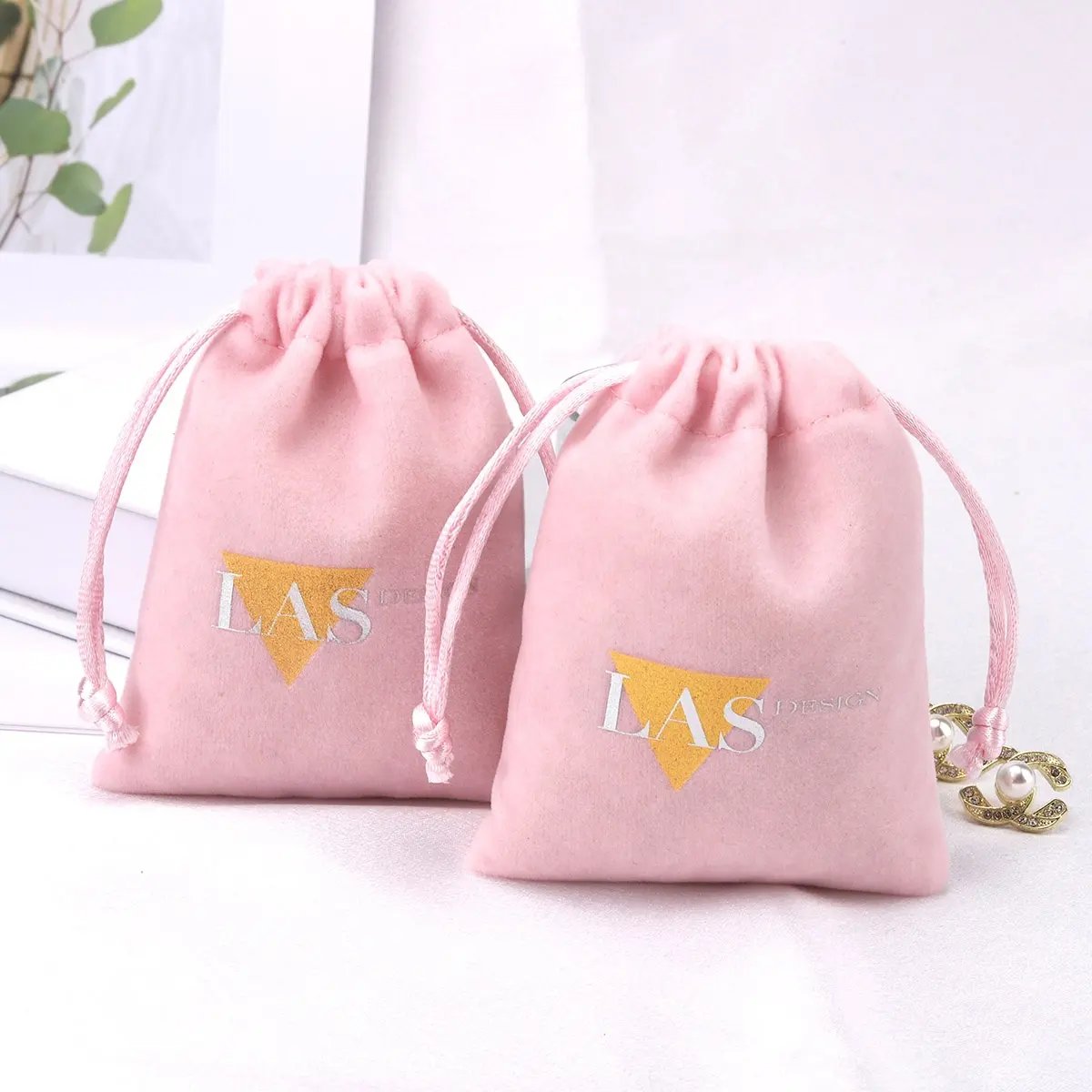 Bolsa con cordón de embalaje de regalo de joyería de terciopelo impreso con logotipo personalizado bolsa de polvo de terciopelo de franela rosa de lujo