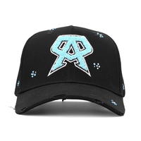 Gorra de béisbol snapback de algodón común de 6 paneles, estilo twill desgastado, con patrón de letras bordadas y logotipo de toalla con pedrería.