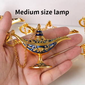 Lampe Aladdin en laiton sculpté, finition dorée, design rétro, décoration de table, lampe Aladdin Chirag, style arabe, best-seller. - Product Image 6