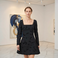 Robe mini noire unie à sequins tissés, taille naturelle, col carré, manches longues, pour soirée