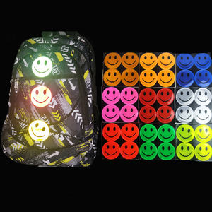 カスタム様々なスタイルのファッション環境にやさしいソフトアクリル反射ファニーキーホルダーペンダントプロモーションギフト反射PVCキーホルダー - Product Image 2