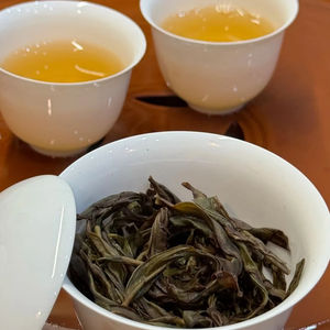 Ya Shi Xiang Northern Fujian Oolong-Qualité supérieure avec notes de chèvrefeuille et d'amande Emballage cadeau amincissant et antioxydant - Product Image 1