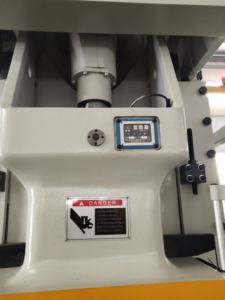 آلة ختم وثقب هوائية عالية الدقة بذراع واحد للألومنيوم - Product Image 4