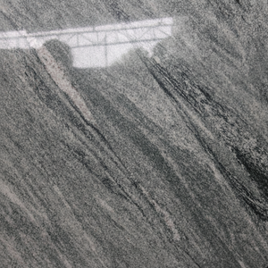 Blanc naturel de qualité supérieure avec dalles de granit poli gris finition lisse en pierre durable parfaite pour les comptoirs, les revêtements de sol et les murs - Product Image 1