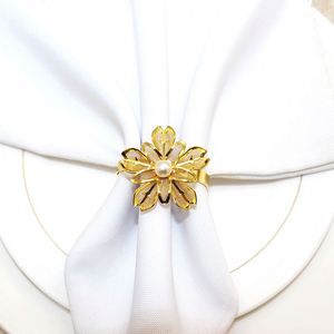 Anneaux de serviette en métal robustes au design floral, très demandés, pour la décoration de table de Noël, de mariage ou de dîner - Product Image 2