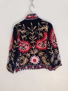 Chaqueta Suzani de Terciopelo Bordada a Mano en Azul Marino para Mujer, Chaqueta Bohemia de Terciopelo Única, Prenda Exterior Elegante para Invierno - Product Image 5