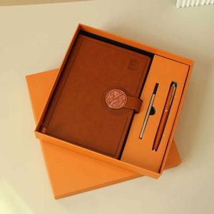 Carnet en cuir écologique Perfect Emed avec reliure cousue, logo et taille personnalisés pour cadeaux et usage professionnel - Product Image 3