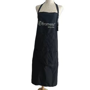 Mantella da Barbiere Vinnie con Logo Personalizzato Stampato <span class=keywords><strong>in</strong></span> Poliestere Impermeabile Antistatico per Barbiere, Caffè, Ristoranti e Parrucchieri - Product Image 2