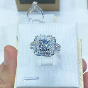 Anello con Quattro Punte Quadrate, Gioiello di Lusso Minimalista per Matrimonio, Anello Statement alla Moda per Donne - Product Image 4