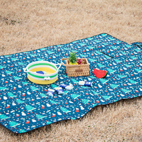 Tapis de pique-nique carré léger et imperméable en polyester, pliable, épais et grand, avec sangle de transport, pour camping et plage