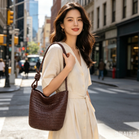 Tas Selempang Kulit Sapi Anyaman Tangan Motif Huruf, Tali Simpul yang Dapat Disesuaikan, Tas Bahu Vintage Cokelat untuk Sehari-hari