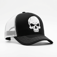 Gorra Trucker Negra Personalizada con Calavera Blanca en 3D, Gorra de Malla con Estampado en Relieve, Accesorio de Moda Urbana Gótica, Marca Privada, Fabricante con MOQ Bajo
