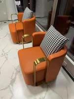 Fauteuil pivotant de luxe moderne en velours avec structure en métal doré, style détente, éco-responsable pour salon et chambre