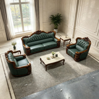 Meubles de salon de style villa classique, canapé en cuir capitonné vert foncé, cadre en fibre de verre sculpté, tables basses en marbre