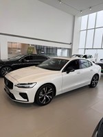 Volvos S60 B5 Ultra AWD SUV 2025 - Faible kilométrage - Boîte automatique - Sièges en cuir - Voitures d'occasion à vendre