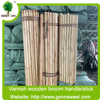 Manche à balai en bois verni de 120 cm de long, provenant de Chine, de Turquie et du Maroc, pour balais en Indonésie