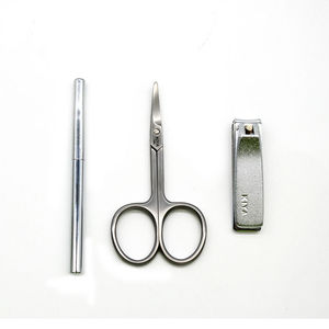 Ensemble <span class=keywords><strong>de</strong></span> coupe-ongles et <span class=keywords><strong>de</strong></span> coupe-poils nasaux en acier inoxydable artisanal <span class=keywords><strong>haut</strong></span> <span class=keywords><strong>de</strong></span> <span class=keywords><strong>gamme</strong></span> Kiya d'origine japonaise, comprenant des <span class=keywords><strong>ciseaux</strong></span> pour poils nasaux - Product Image 5