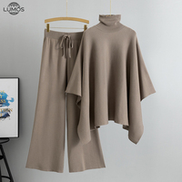 Ensemble deux pièces Lumos pour femme : pantalon large à col montant et pull tricoté style cape, idéal pour l'été