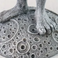 Offre Spéciale sculpture créative en résine extraterrestre avec lanterne et base de lune, texture de peau grise et yeux noirs, décor de jardin extérieur pour la cour