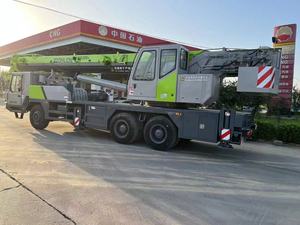 Grúa sobre Camión Zoomlion de 30 Toneladas, Maquinaria de Construcción Usada, Equipo de Elevación Rentable con Motor y Caja de Cambios de Origen Japonés - Product Image 5