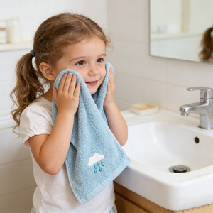 Serviette pour enfants en pur coton, 50x25cm, design de dessin animé, douce et absorbante, pour le bain des enfants - Product Image 1