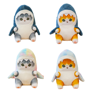 Peluches en gros : Peluches Chat Requin, Douces, Mignonnes, de Dessin Animé, Bleues Arc-en-ciel, Animaux en Peluche Chat Requin, Coussin Brodé avec Logo Personnalisé - Product Image 1