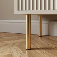 Bureau d'ordinateur moderne cannelé, écologique et durable, avec plateau en chêne clair, 3 tiroirs, pieds dorés, rangement intégré, pour bureau et domicile