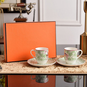 Service à café de luxe en porcelaine de style britannique, 2 tasses et soucoupes, best-seller - Product Image 1