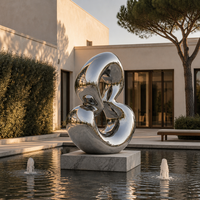 Sculpture moderne abstraite personnalisée en acier inoxydable, finition miroir, chiffre 8, statue métallique pour bassin de plaza commercial