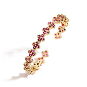 Bracciale da donna di lusso leggero in rame con zirconi, a quadrifoglio, apribile e regolabile, di nicchia, di alta gamma, a petalo di fiore - Product Image 4