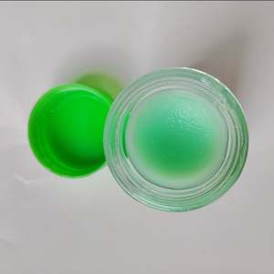 Livraison gratuite BALSEM GOSOK 25g Agent apaisant à l'arôme vert <span class=keywords><strong>Crème</strong></span> apaisante <span class=keywords><strong>Crème</strong></span> de massage à la menthe poivrée soulage les muscles et les articulations - Product Image 4