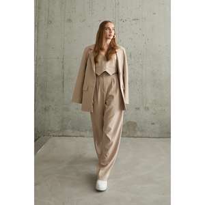 Ensemble veste et pantalon rayés beige pour femmes - Costume en gros - Product Image 3