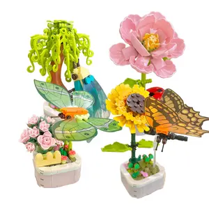 Trending Items 2024 Floral Bouquet Brick Decoration Toy DIY Plastic Ornaments Flowers Building Blocks With Insect