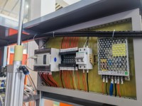 Machine semi-automatique de fabrication de bouteilles PET à 4 cavités avec alimentateur de préformes, PLC Mitsubishi et pompe FESTO, moteur haute productivité