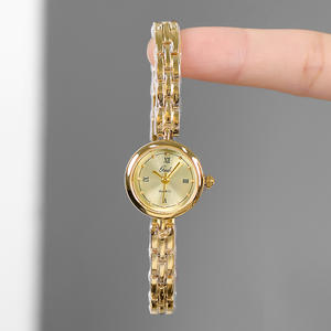 Reloj de Pulsera de Aleación Vintage para Mujer, Reloj de Cuarzo, Especial de Navidad, Reloj de Regalo para Mujer de Alta Estética - Product Image 6