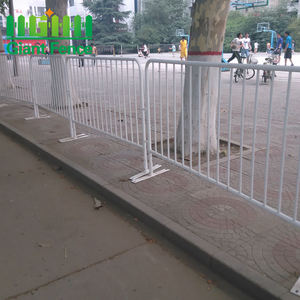 รั้วเหล็กแบบพกพาสำหรับคนเดินเท้า ใช้งานง่าย ดูแลรักษาง่าย โครงชุบสังกะสีแบบจุ่มร้อน สำหรับควบคุมฝูงชน งานคอนเสิร์ต และกั้นจอด<span class=keywords><strong>รถ</strong></span> - Product Image 2