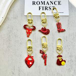 พวงกุญแจโลหะรูปคาวบอยตะวันตก สีแดงทอง ลายหัวกระทิง พร้อมรองเท้าบูท ดีไซน์สร้างสรรค์ น้ำหนักเบา สำหรับห้อยกระเป๋า - Product Image 1