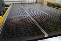 Máquina Fresadora CNC de Alta Precisión en Negro y Amarillo para Tallado y Corte de Madera en Fábricas de Muebles de Bangladesh