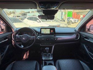 Sans accident, 2021, BLANC, Marque coréenne, Voiture d'occasion, Seltos, Diesel, SUV, Moteur diesel 1.6, Climatisation automatique, Sièges chauffants, Système audio Bose - Product Image 4