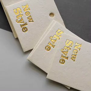 Etiqueta colgante reciclada <span class=keywords><strong>de</strong></span> cartón mate <span class=keywords><strong>de</strong></span> alta calidad, etiqueta <span class=keywords><strong>de</strong></span> papel para ropa con logotipo personalizado, diseño en relieve, función impermeable para ropa - Product Image 4