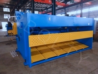 Cisaille hydraulique, adaptée pour la découpe de tôles métalliques jusqu'à 6*4000 mm de longueur, avec une cisaille à gorge profonde.