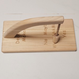 Décor de bureau minimaliste en bois : Pendule de décision en pin, accessoire pour la maison et le bureau, cadeau d'anniversaire - Product Image 4