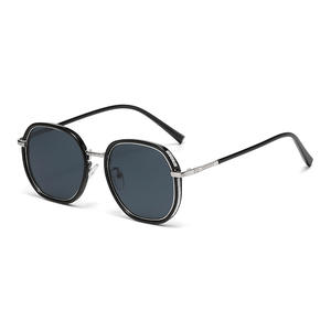 <span class=keywords><strong>Lunettes</strong></span> de soleil de luxe unisexes polarisées UV400 avec logo personnalisé, monture ronde tendance 2026 style vintage - Product Image 6