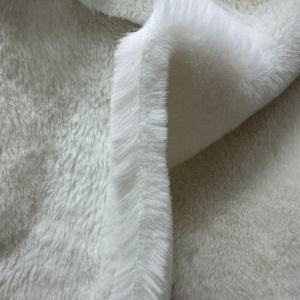 <span class=keywords><strong>Tela</strong></span> de felpa de piel de conejo de doble cara sólida a <span class=keywords><strong>precio</strong></span> de fábrica al por mayor <span class=keywords><strong>tela</strong></span> de felpa de piel de conejo de imitación en ambos lados para prendas de vestir - Product Image 4