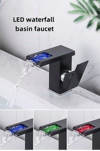 Rubinetto Moderno di Lusso a Cascata LED con Foro Singolo per Lavabo, Miscelatore da Appoggio in Acciaio Inox per Bagno - Product Image 3