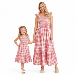 Robe longue à carreaux vichy assortie mère et fille 2026, tailles 2-5 ans et adulte, avec corsage smocké et ourlet étagé en coton doux, pour la vente en gros familiale - Product Image 4