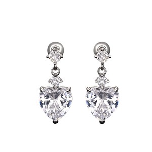 Graziosi orecchini a forma di cuore per donna con accenti di cristalli scintillanti, gioielli da indossare tutti i giorni - Product Image 6