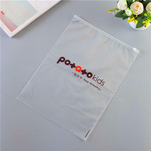 Bolsa de Camiseta Personalizada con Impresión, Material PE, Materiales Reciclados, Empaque Esmerilado para Uso en Supermercados - Product Image 4