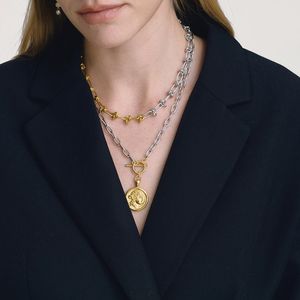 Collier pendentif pièce de monnaie rétro bicolore plaqué or 18 carats, finition double couleur, collier statement médaillon vintage romain grec - Product Image 6